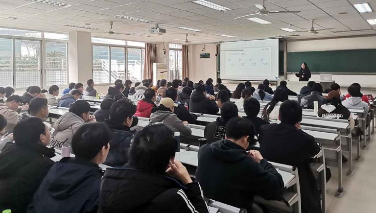 暨2022年凯发K8旗舰厅少年学首场FPGA人才作育妄想高校行